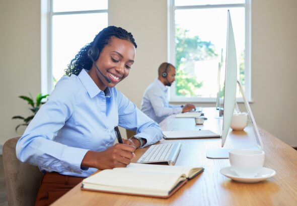 mv-fotos-woman-10121730_1920